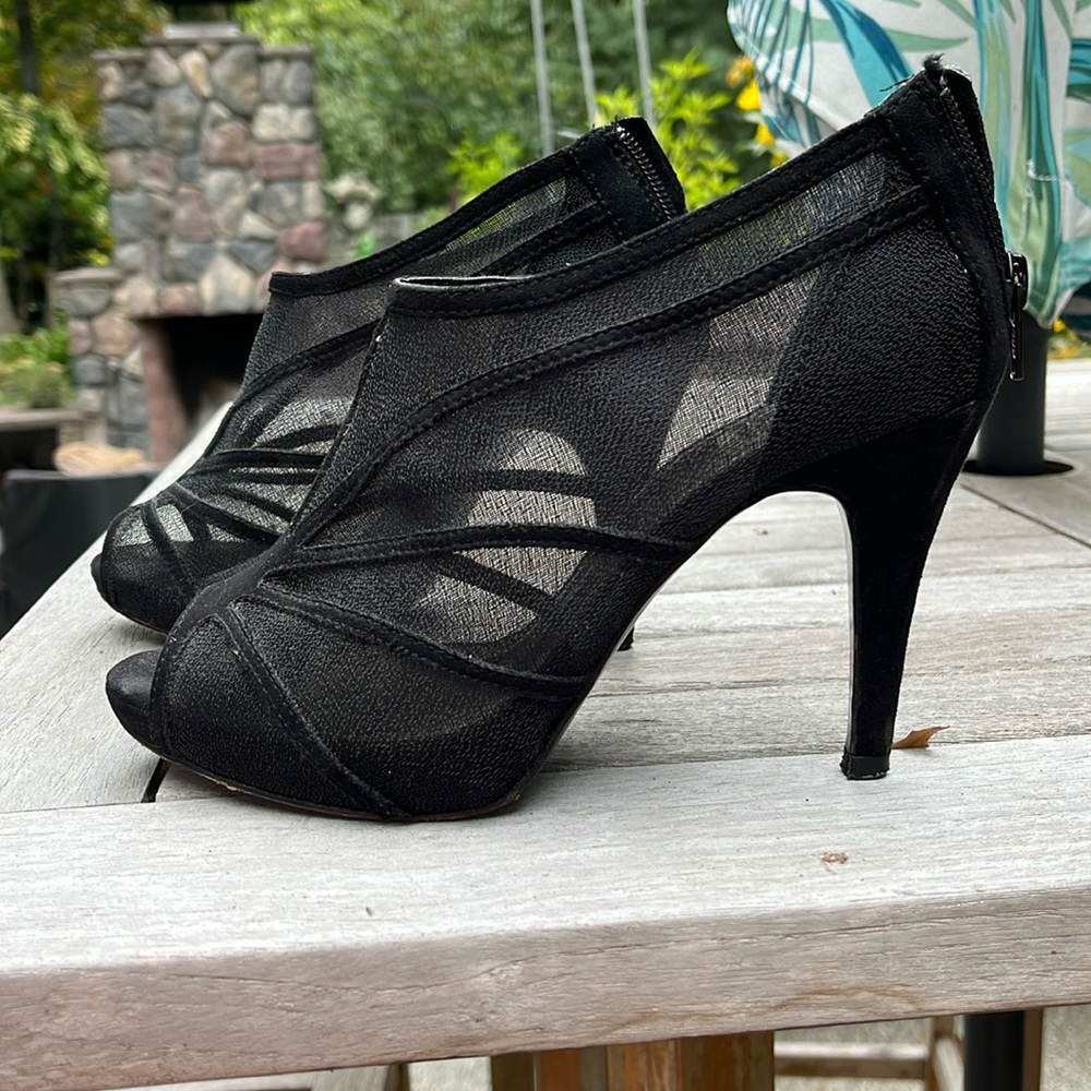 Women’s Black 3” open toed dress shoes
